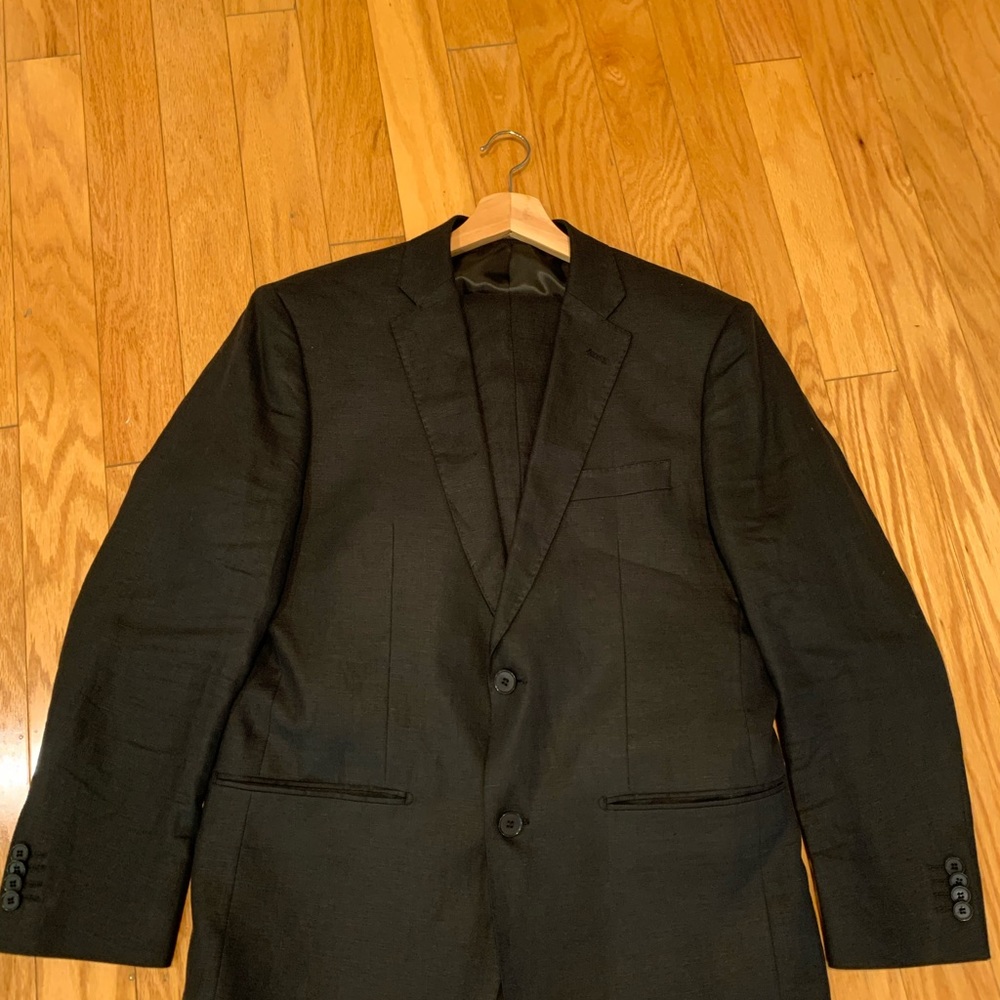Enzo Tovare beautiful like new 100% suit.